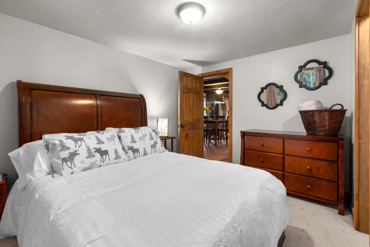 thumb 2cols family cabins bears lodging in glacier national park