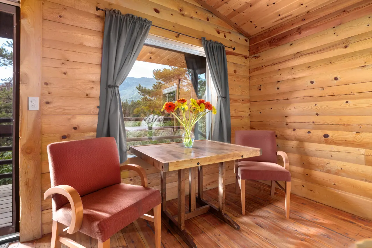 lodging in glacier national park double cabins (4)