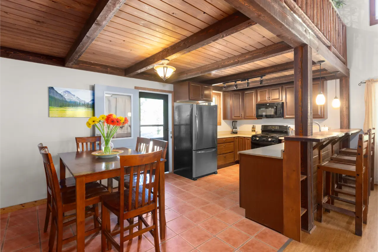 lodging in glacier national park montana cabin (10)