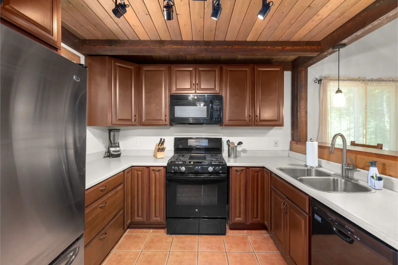 lodging in glacier national park montana cabin (7)