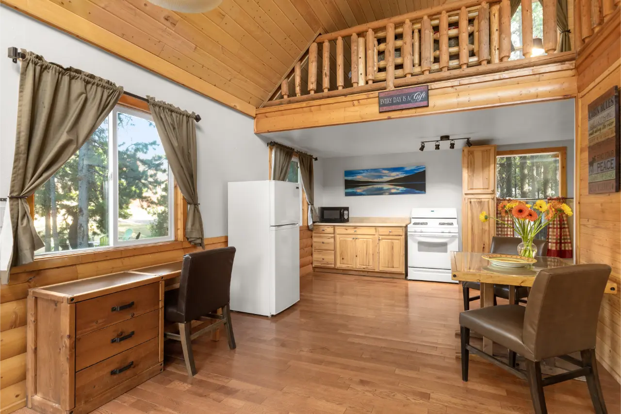 lodging in glacier national park three bears cabin (6)