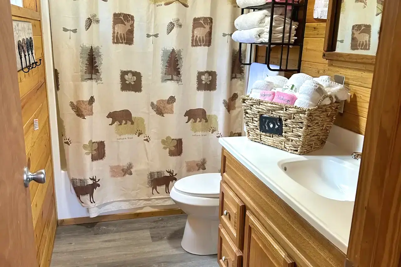 the-grizzly-lodging-in-glacier-national-park