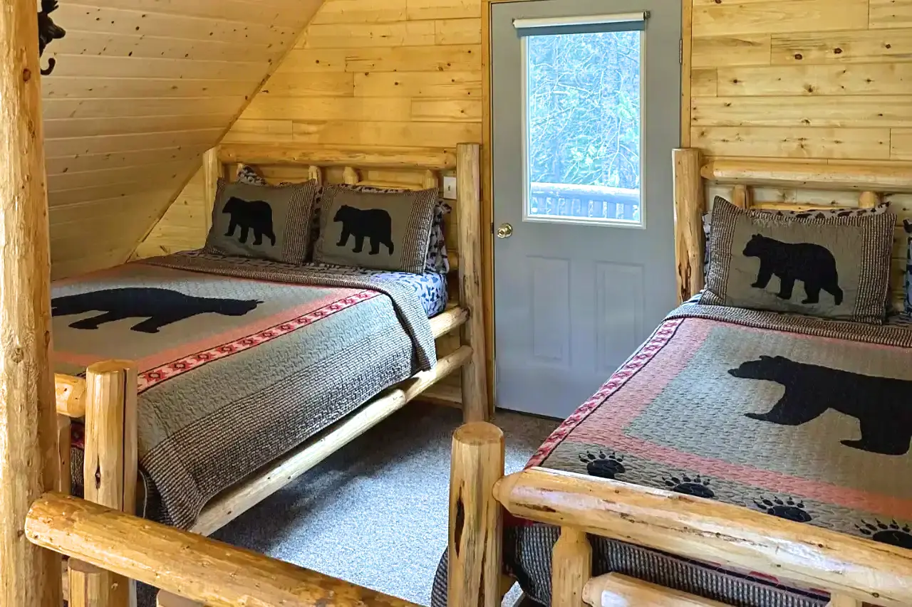 the-grizzly-lodging-in-glacier-national-park
