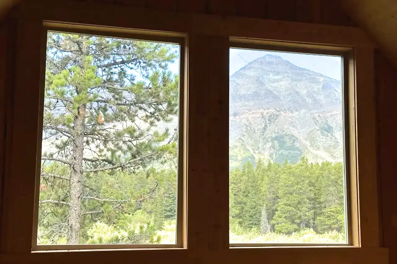 the-grizzly-lodging-in-glacier-national-park